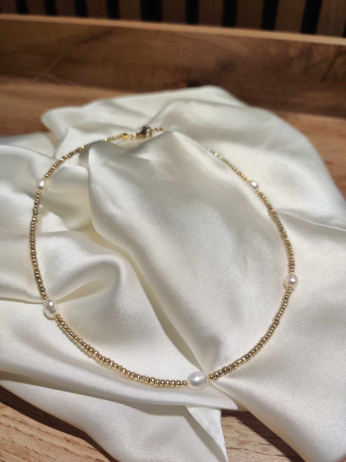 Guld og Hvid perle halskæde